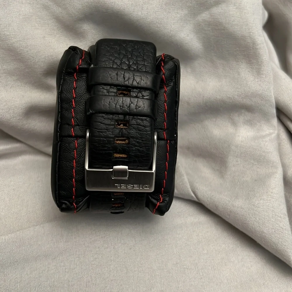 Watch - Picture 2 of 3